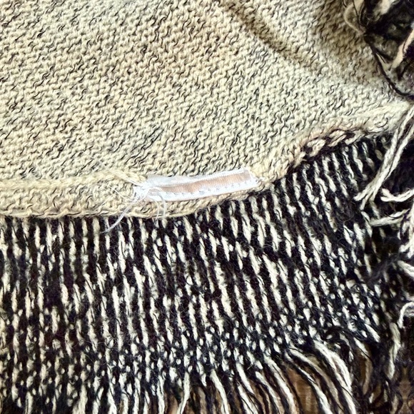 EUC IB Diffusion Vintage 80’s-90’s Rare Beige and Black Tribal Design Poncho - Picture 6 of 6